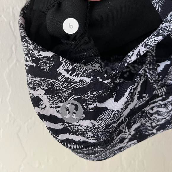 *SOLD* Lululemon energy sports bra 6 - Picture 9 of 9